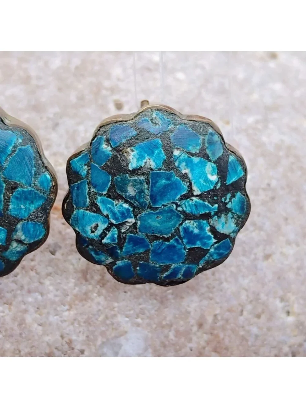 Vtg Inlay Turquoise Mosaic Brass Screw Back Earrings Round Scalloped Edges 7/8" - Picture 4 of 8